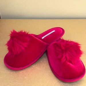 🔥3/$20. Victoria Secret slippers. size M (8-9)